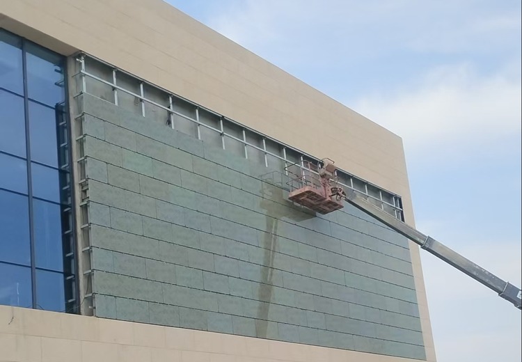 仿花岗岩发电玻璃幕墙