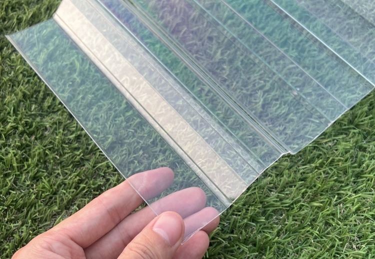 透明复合环保材料产品，6米可定制，8大特性适用于蔬菜大棚、工厂采光等场景