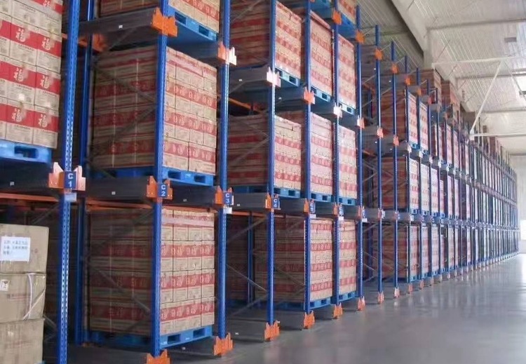 贯通式货架：先进后出存储，提升仓库利用率，解决大批量少品种货物存储难题