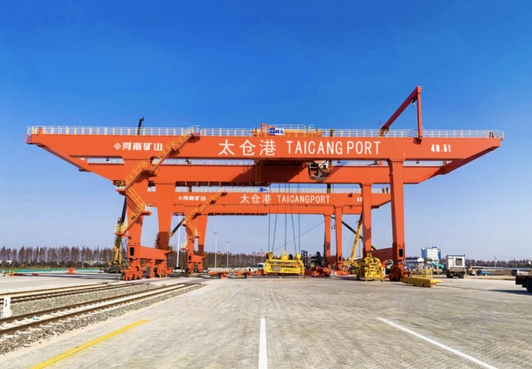 轨道式集装箱门式起重机