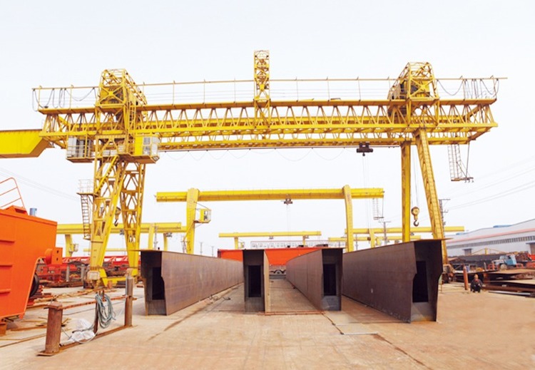 双主梁桁架门式起重机