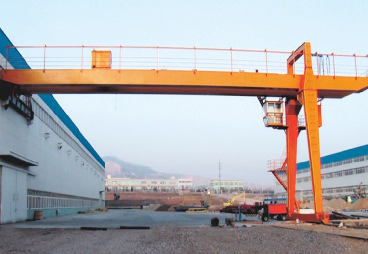双主梁半门式起重机
