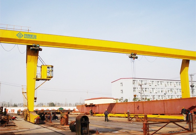 偏挂式电动葫芦门式起重机