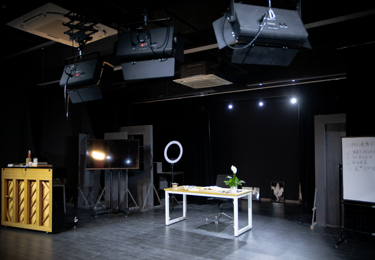 播音与主持专业(英汉双语播音)