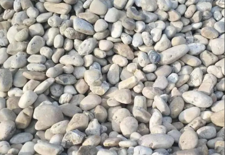 襄阳变压器鹅卵石生产基地：天然吸油防蔓延，质量佳合格率近 99%保障电力安全