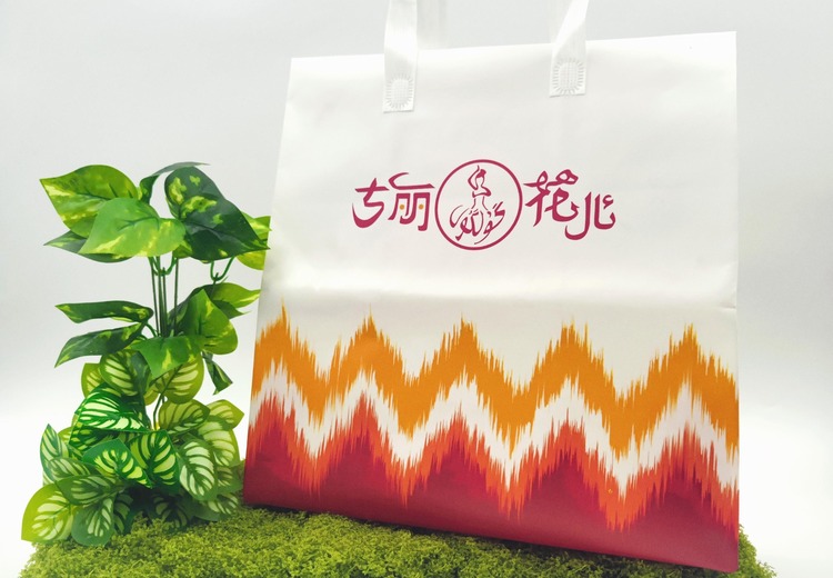 无纺布优势尽显：坚固耐用、环保透气，助力品牌宣传与餐盒包装