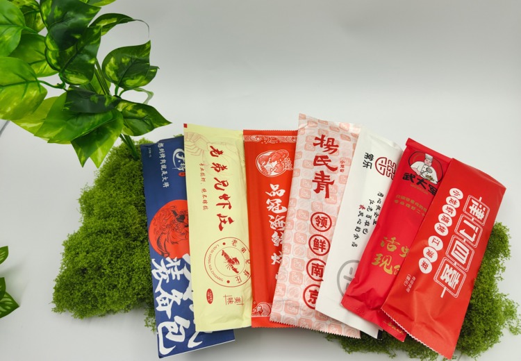 专为忙碌生活打造！一次性餐包适用于外带、聚会等多场合，含高品质餐具，可印品牌图案提升知名度！