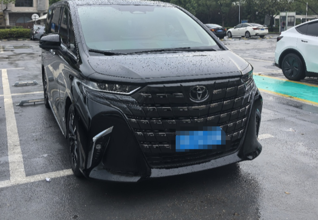 丰田MPV：售价近百万成豪华标杆，亚洲畅销，座椅功能全，二排滑轨长