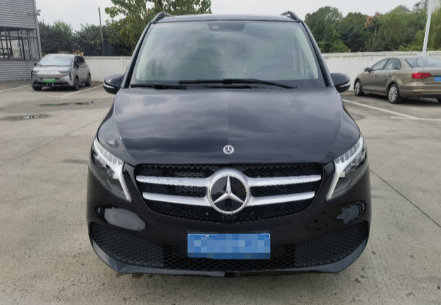 23款奔驰V26前部