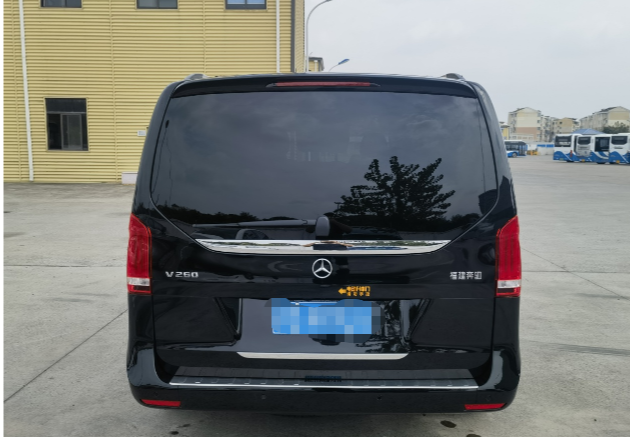 23款奔驰V26后部