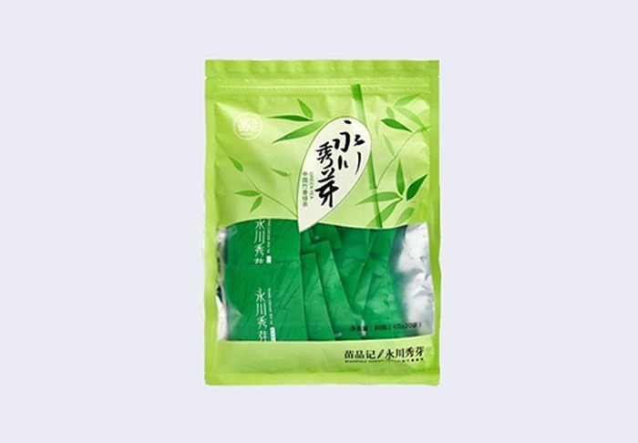 2025年12月25日多图展示，四张图片记录特别时刻，画面内容引人遐想
