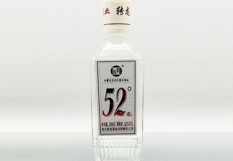 52°酒的独特魅力：醇厚口感与热烈风味交织，开启别样饮酒体验