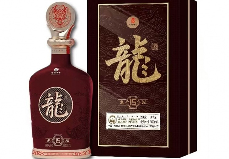 42度龙酒龙坛15，独特佳酿带你领略别样风味，醇厚口感与卓越品质并存，开启美酒新体验！