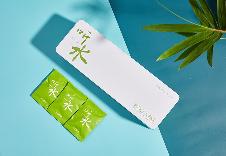 一组独特图片展示，包含多张来自特定网络路径图片，呈现未知视觉内容