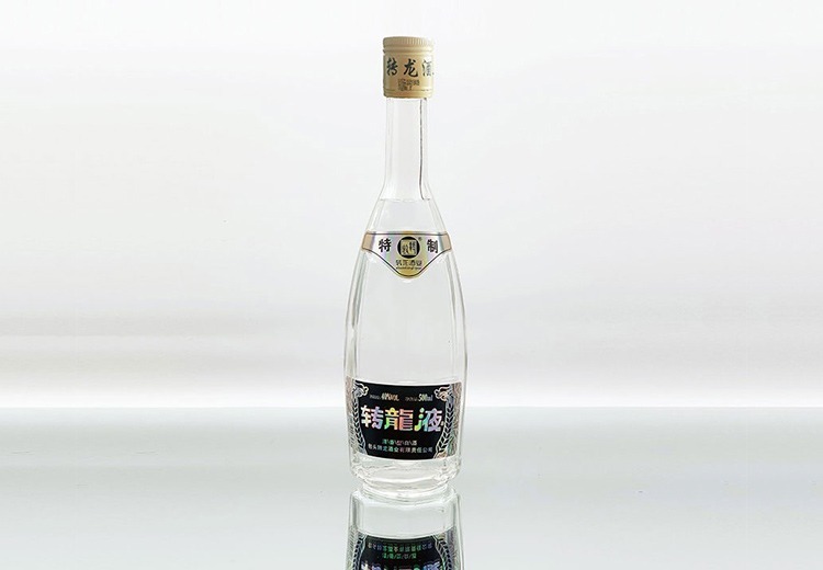 40°特制转龙液，独特佳酿邀您品味，感受其别样魅力与醇厚口感，开启美妙饮酒体验！
