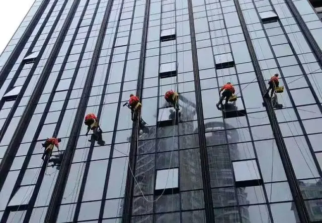 玻璃幕墙清洗