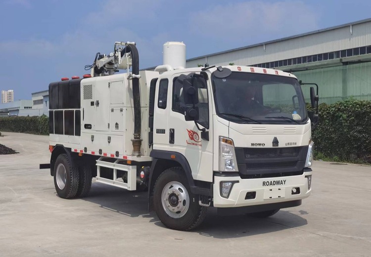 真空挖掘车(真空破桩车)RWQ5130TWXZZ