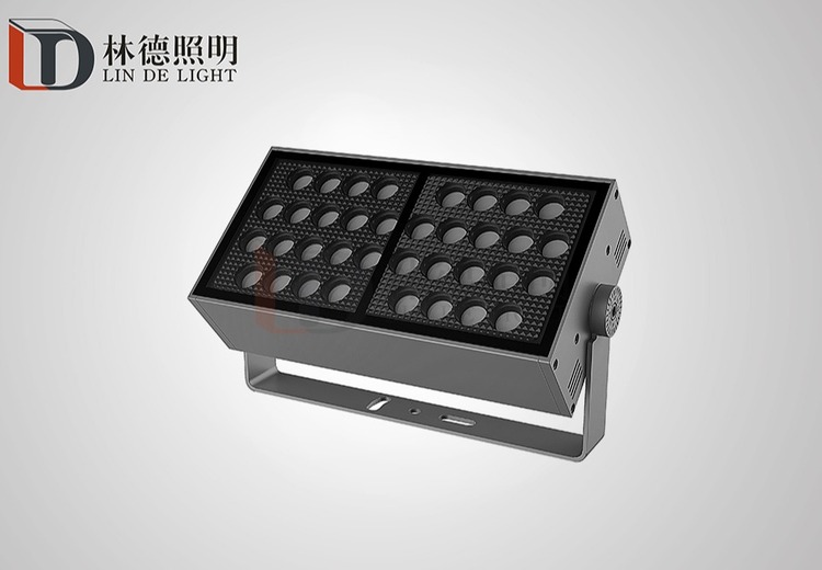 问界M9双头投光灯