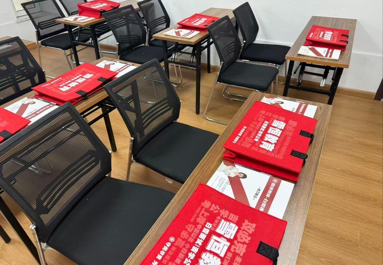 公务员面试培训：兼顾内容外在，理论实战结合，小班授课一对一指导，助你从容应考