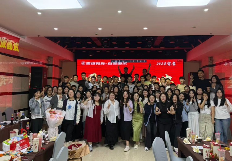 公务员面试培训：兼顾内容与外在，理论实战结合，小班授课一对一指导助你从容应考