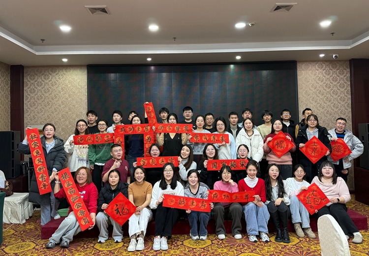 公务员面试培训：兼顾内容外在，理论实战结合，小班授课一对一指导助你从容应考