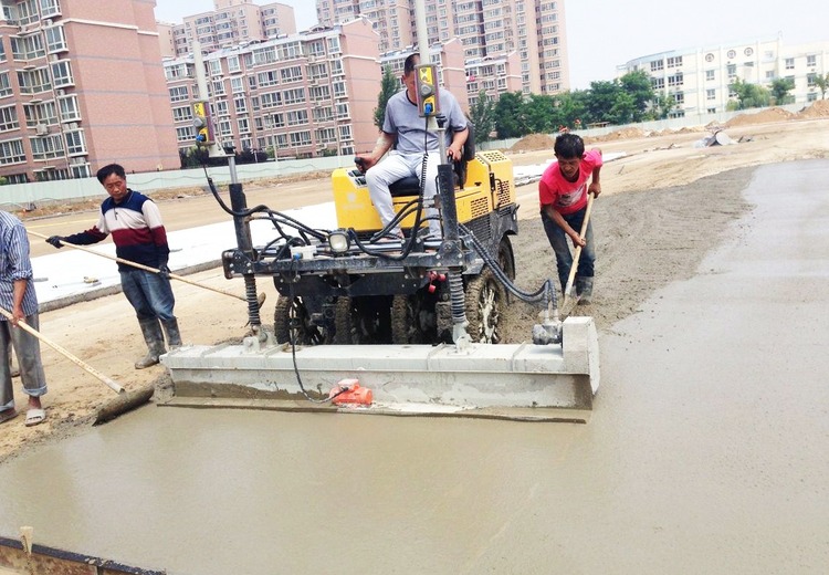 驾驶激光整平机RWJP14