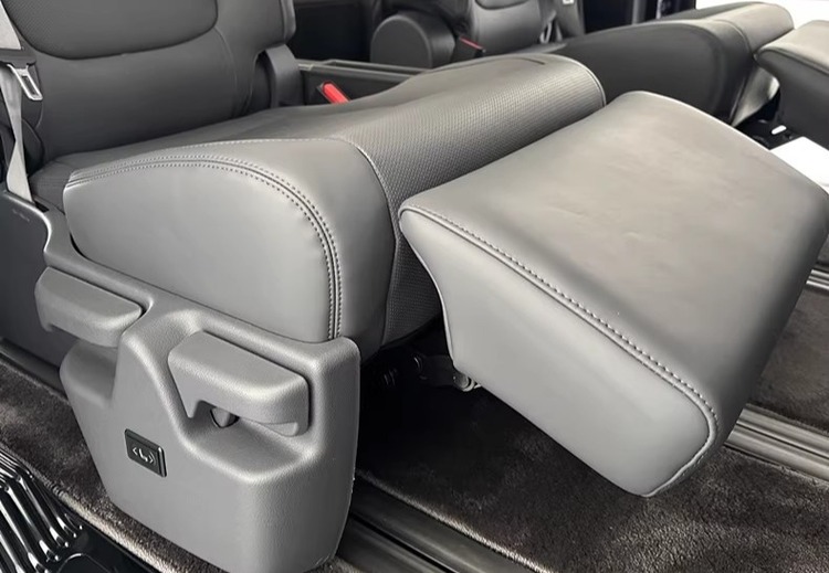 塞纳格瑞维亚中排座椅电动腿托