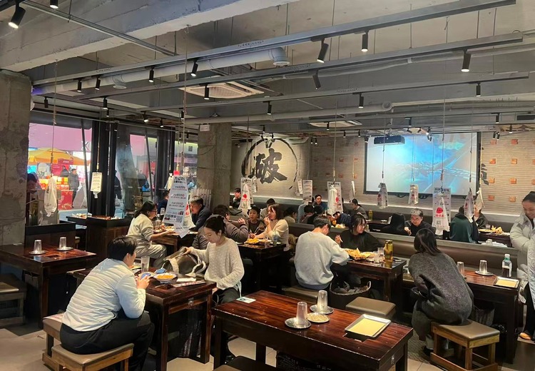 破店.肥哈（磨街文创园店）：工业风潮流打卡地，破店四绝嗨玩不停，年轻人与上班族的聚会！