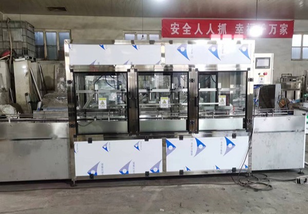 大桶称重尿素灌装机