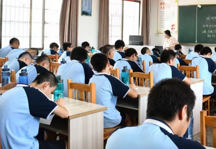 新起点教育专门学校开设道德法治课程，助力10 - 18岁叛逆青少年增强法律意识，预防犯罪