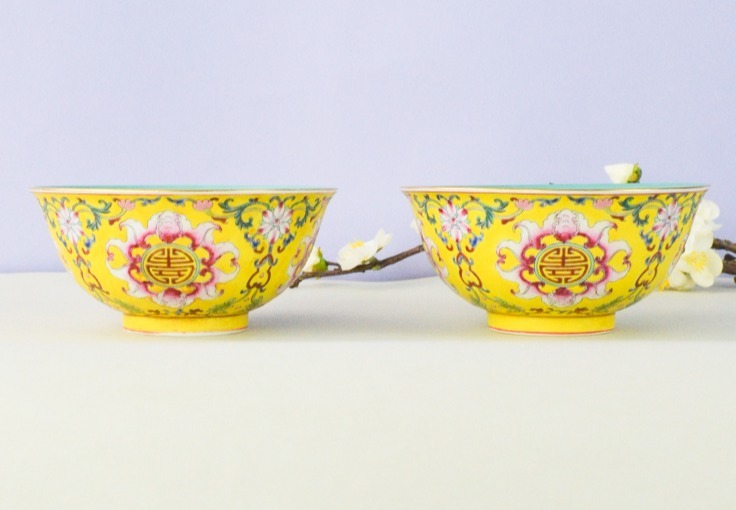 清雍正御制黄地粉彩缠枝莲纹碗