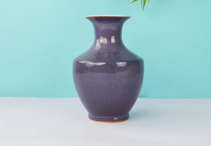 钧窑窑变茄皮紫釉赏瓶