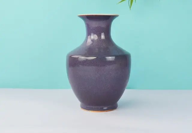 钧窑窑变茄皮紫釉赏瓶