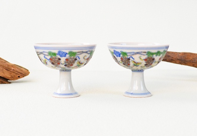 明成化御制斗彩葡萄纹高足杯