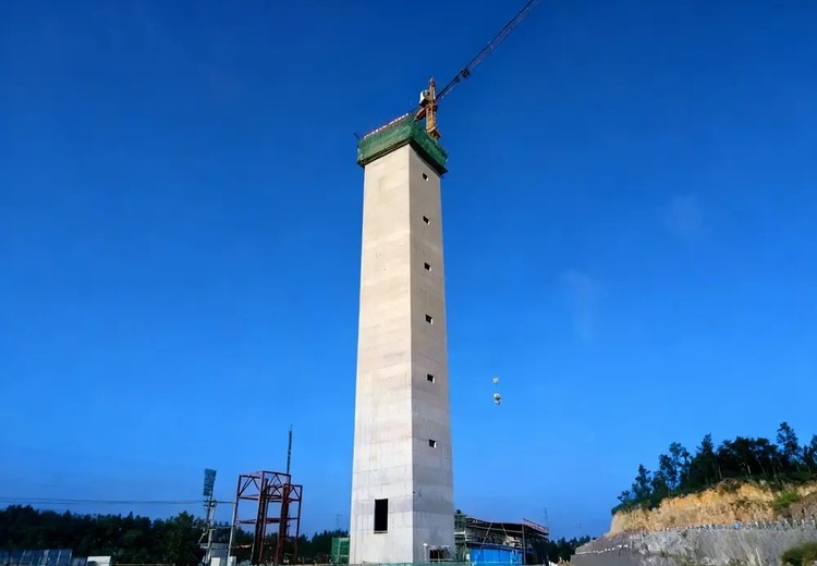 方烟囱新建：具备结构稳定可控、适配特定场景等特点，兼顾防腐与功能