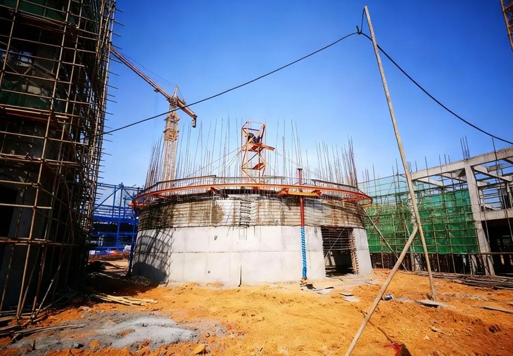 高空新建工程：高安全风险、严技术要求下兼顾稳定与规范，依赖专业团队与设备