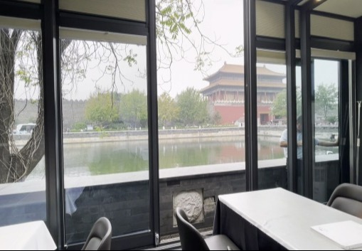 一组精彩图片展示，四张来自特定时间的特色图片串联，带你领略别样视觉魅力