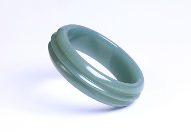 时尚玉手镯与时尚穿搭