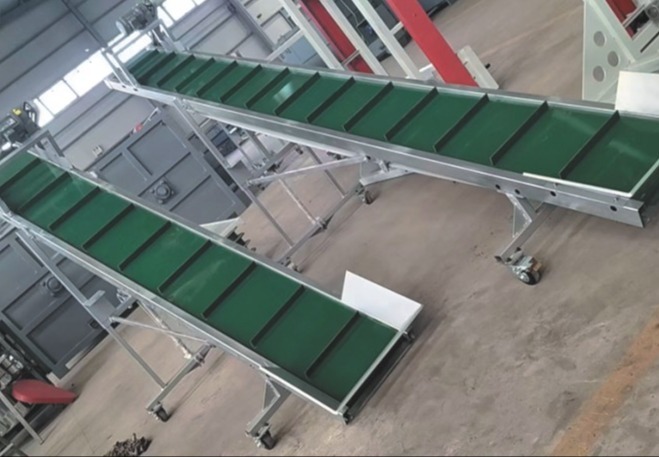 Belt climbing conveyor