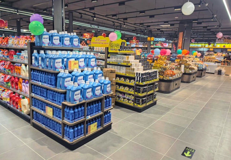 超市美陈货架情景堆：打造独特购物场景，提升商品吸引力与店铺氛围感