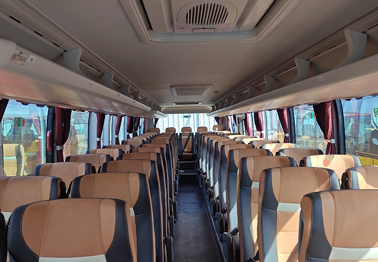 宇通54座及56座大型旅游大巴：超大空间豪华配置，适多场景解决大团队难题