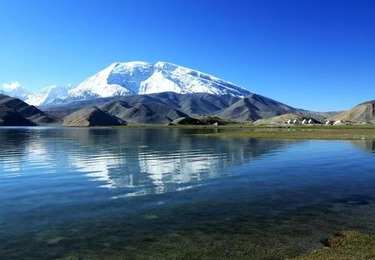 慕士塔格峰下的蓝宝石：2026 卡拉库里湖深度游，新疆中旅假期赴你高原之约