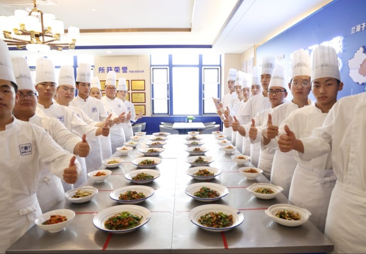 解析厨师培训怎么选，适合初学者的机构哪家性价比高