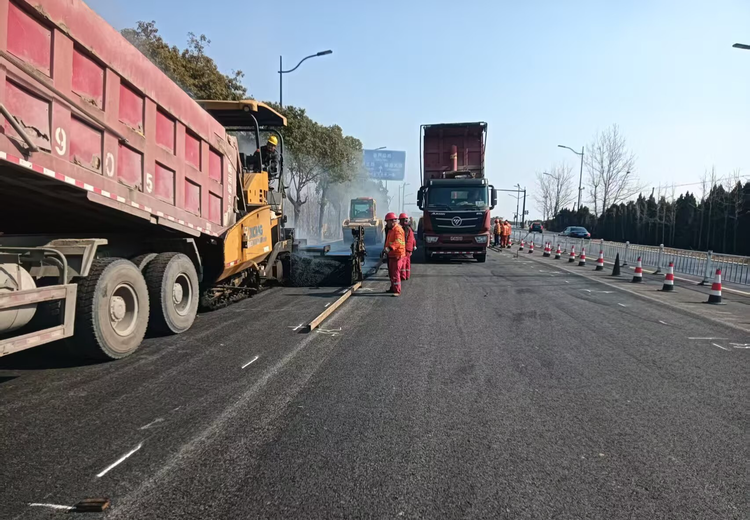 关于路面灌缝的施工要点与质量保障措施解析