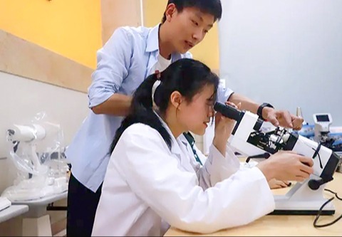 高级技工学校医学专业：获大专同等待遇证书，课程丰富多样，现100人报名