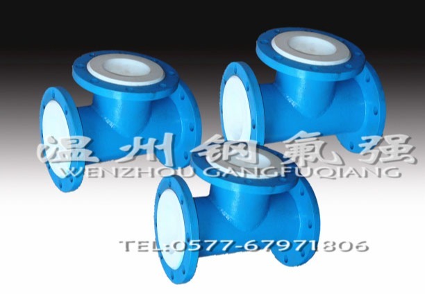 衬氟三通：整体模压结合氟塑与钢管，耐温耐压耐真空，广泛用于多领域