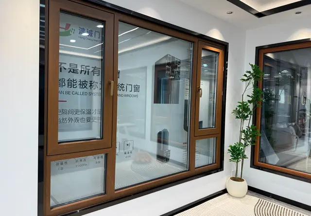 鸿诚门窗
