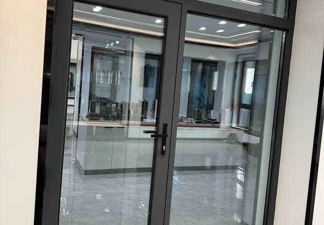 鸿诚门窗