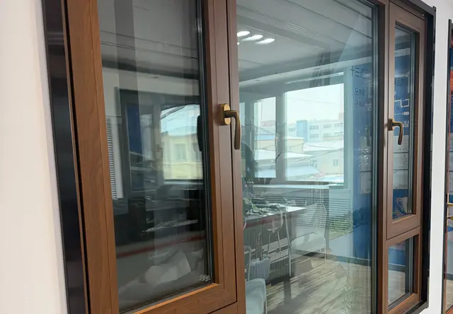 鸿诚门窗
