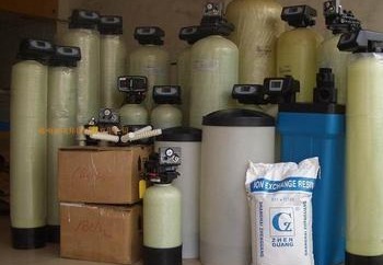软化水设备：降低水硬度，除钙镁离子，广泛应用于多用水设备系统
